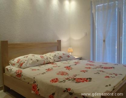 Stan u Tivtu, частни квартири в града Tivat, Черна Гора
