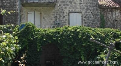 Sobe za iznajmljivanje - porodica Dragutinovic, Privatunterkunft im Ort Donji Stoliv, Montenegro