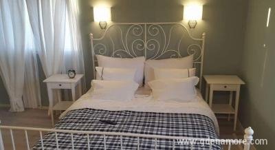 Apartment Grozdanić , Privatunterkunft im Ort Tivat, Montenegro