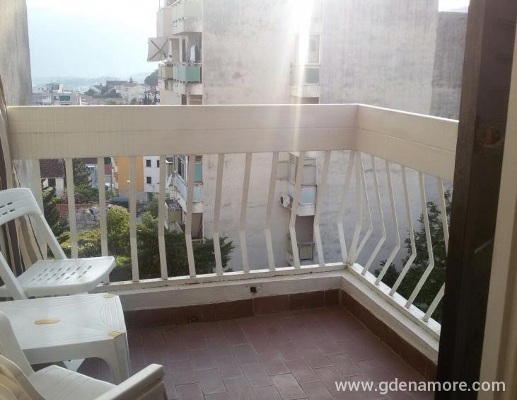 garsonjera pogled s terase