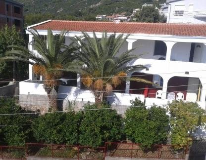 SMJE&Scaron;TAJ - DOBRE VODE, Privatunterkunft im Ort Dobre Vode, Montenegro