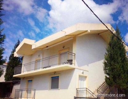 Apartmani i Sobe u Baru na 50m od mora!, alloggi privati a Sutomore, Montenegro