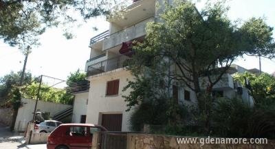 Apartmani Merry Merry, Privatunterkunft im Ort Okrug Gornji, Kroatien
