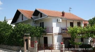 VODICE -WILLA SARAJEVO***-IZNAJMLJIVANJE APARTMANA, Privatunterkunft im Ort Vodice, Kroatien