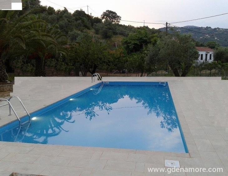 Seasonal swimming pool