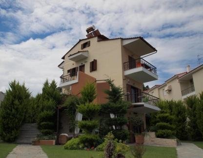 Akrathos Houses, private accommodation in city Polihrono, Greece