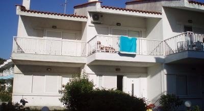 Christina Apartments, Privatunterkunft im Ort Fourka, Griechenland
