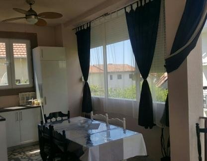 Tivat apartmani, частни квартири в града Tivat, Черна Гора