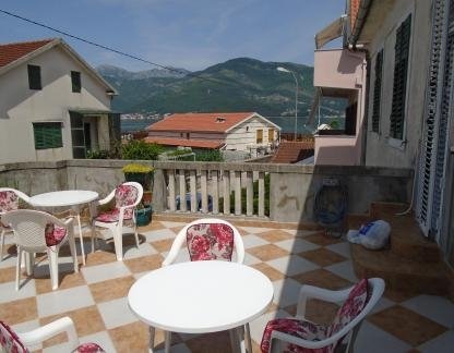 Kuca Vito Paskovic, частни квартири в града Tivat, Черна Гора - Balkon