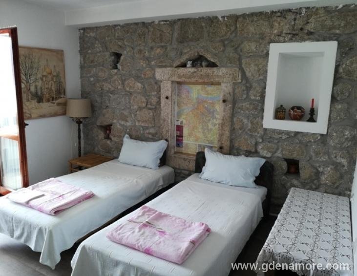 apartman sa pet ležaja