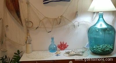 Apartmani "AMFORA", Privatunterkunft im Ort Djenović, Montenegro