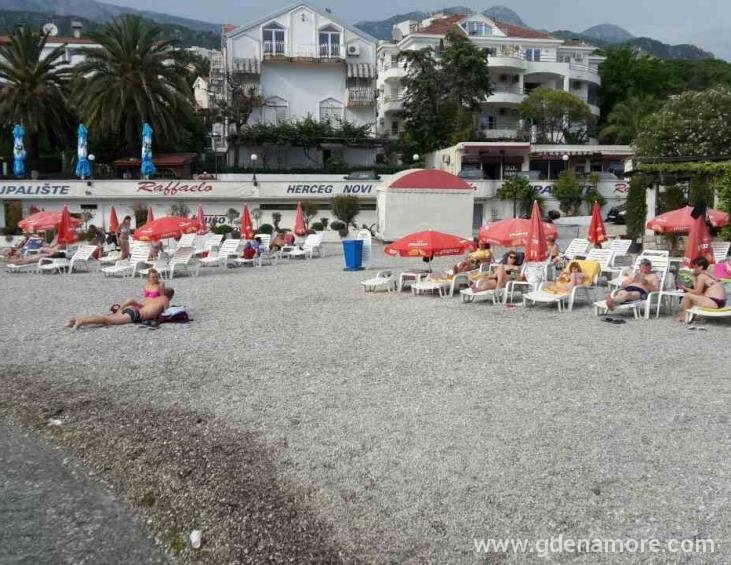 Plaza Raffaelo ispred stanova