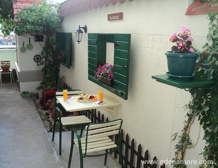 Dvorište / Yard