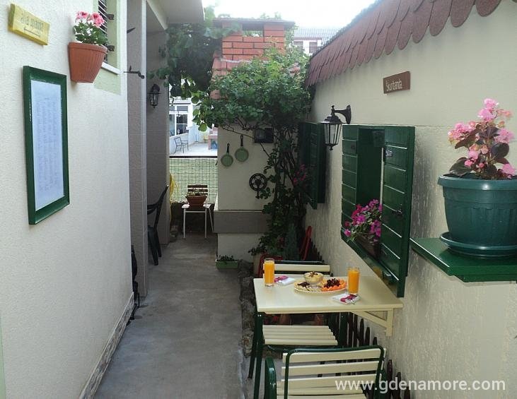 Dvorište / Yard