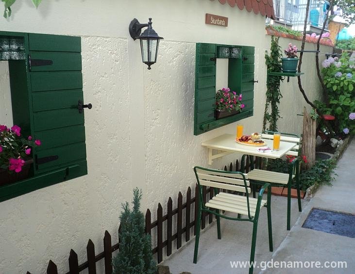 Dvorište / Yard