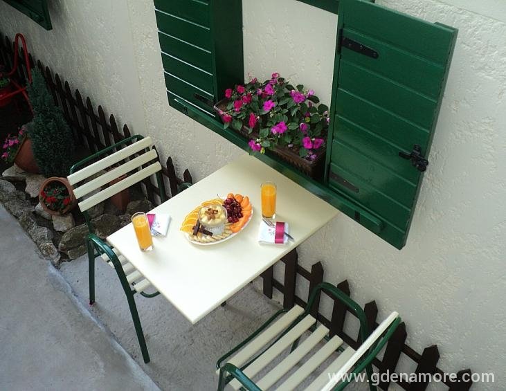 Dvorište / Yard