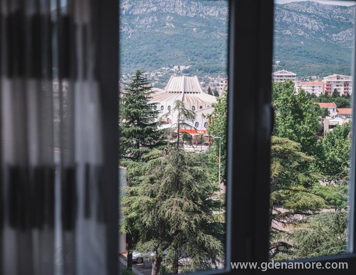 Pogled iz spavace sobe#1