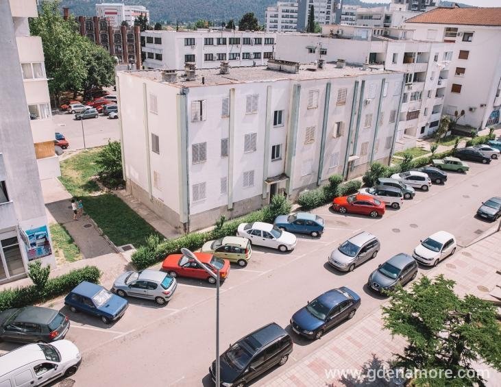 Parking mjesto ispred zgrade