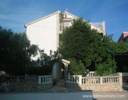 APARTMANI DANICA I MILN, logement privé à Vodice, Croatie - KUĆA