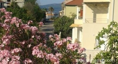 APARTMANI ČINČI, Privatunterkunft im Ort Tivat, Montenegro