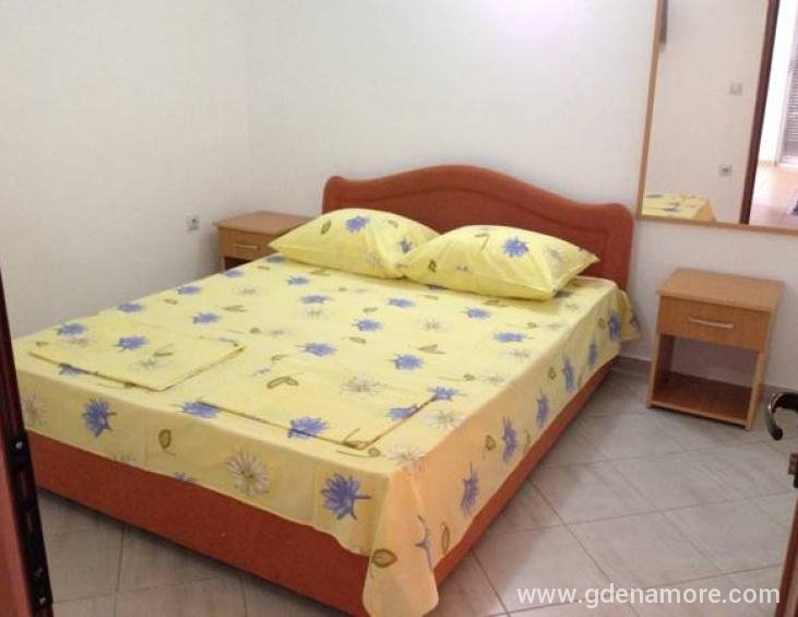 Spavaca soba u apartmanu u suterenu kuce
