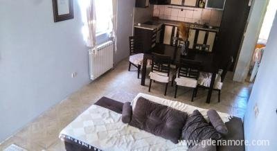 Apartment Perovic, Privatunterkunft im Ort Bar, Montenegro
