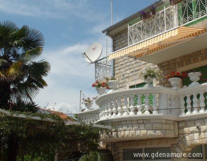 Apartments Vučak, Privatunterkunft im Ort Vodice, Kroatien - Pogled izvana