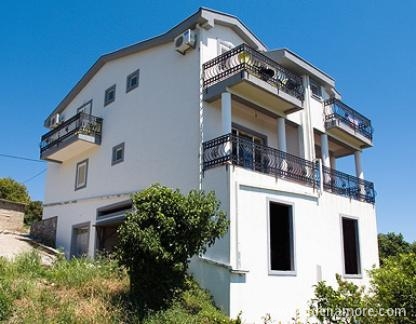 Apartmani Antovic, частни квартири в града Krimovica, Черна Гора
