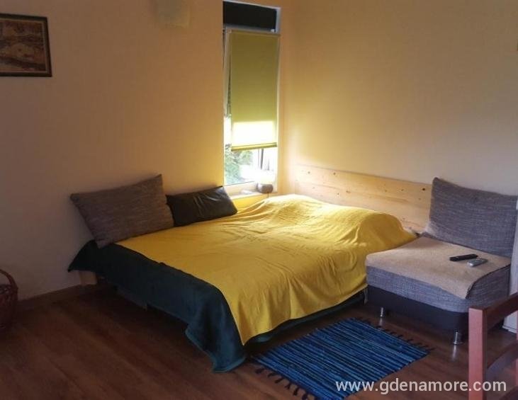 Apartman sa terasom za 4 osobe