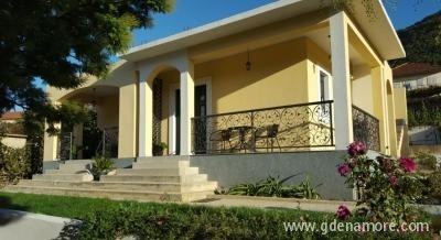 Gloria Apartment, Privatunterkunft im Ort Kumbor, Montenegro