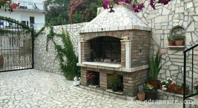 Nikolina, Privatunterkunft im Ort Baošići, Montenegro