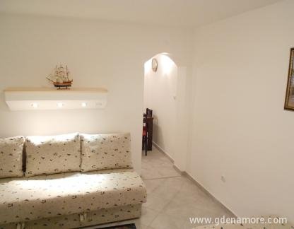 APARTMANI KOPITOVIC, alojamiento privado en Petrovac, Montenegro