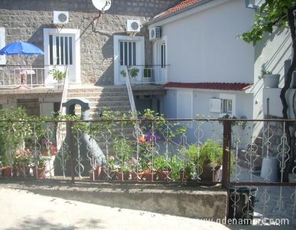 Kuća Pavlović, private accommodation in city Radovići, Montenegro - Dvorište