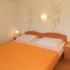 Apartments Vučak, Ferienwohnung B 4+1, Privatunterkunft im Ort Vodice, Kroatien - Spavaća soba