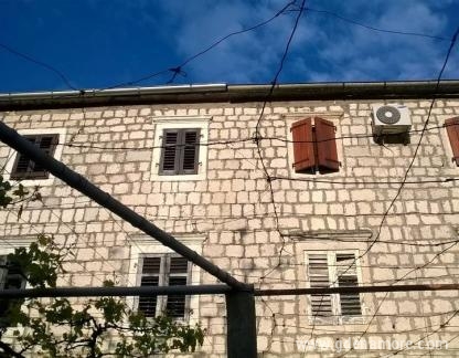 apartmani mrdjenoviv M&M2, logement privé à Dobrota, Monténégro