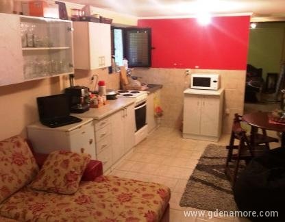 apartmani mrdjenoviv M&M2, logement privé à Dobrota, Monténégro
