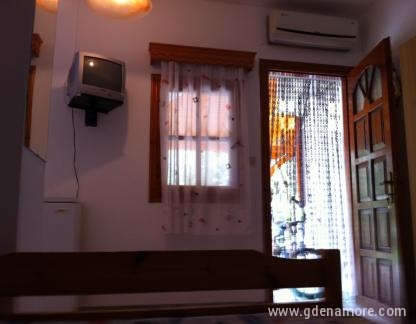 Mantzanas Apartments, privatni smeštaj u mestu Halkidiki, Grčka
