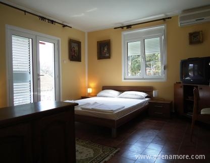 APARTMANI BEGOVIĆ, Magán szállás a községben Herceg Novi, Montenegró