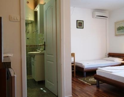 APARTMANI BEGOVIĆ, Magán szállás a községben Herceg Novi, Montenegró