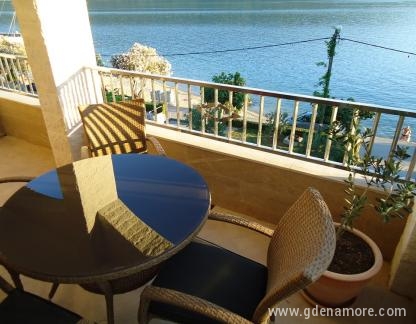 Apartmani Krivokapic, частни квартири в града Kumbor, Черна Гора