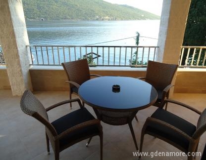 Apartmani Krivokapic, private accommodation in city Kumbor, Montenegro