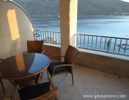 Apartmani Krivokapic, alloggi privati a Kumbor, Montenegro