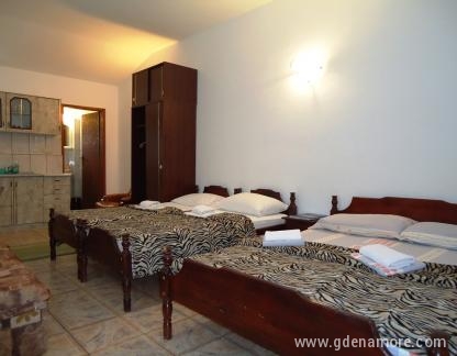 Sobe i apartmani Rabbit - Budva, alloggi privati a Budva, Montenegro