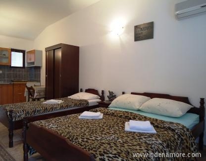 Sobe i apartmani Rabbit - Budva, alloggi privati a Budva, Montenegro