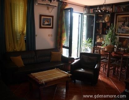 apartmani kod ljilje, alloggi privati a Baošići, Montenegro