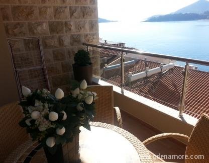 Aura Apartmani, частни квартири в града Rafailovići, Черна Гора