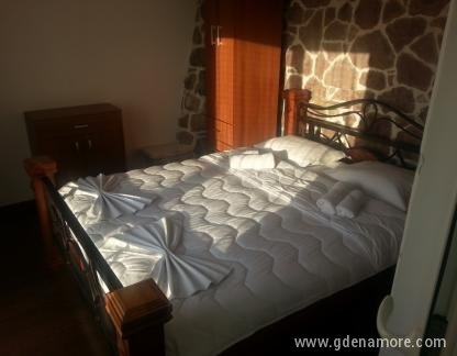 Aura Apartmani, частни квартири в града Rafailovići, Черна Гора