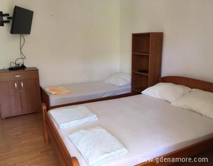 Soba-apartman, частни квартири в града Radovići, Черна Гора