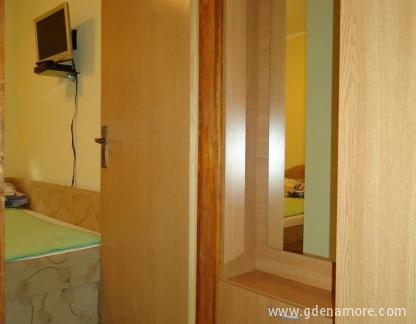 Apartmani Djuricic, private accommodation in city Baošići, Montenegro