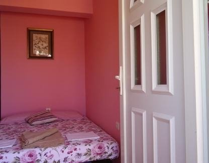 Apartmani Kaladjurdjevic, alloggi privati a Rafailovići, Montenegro